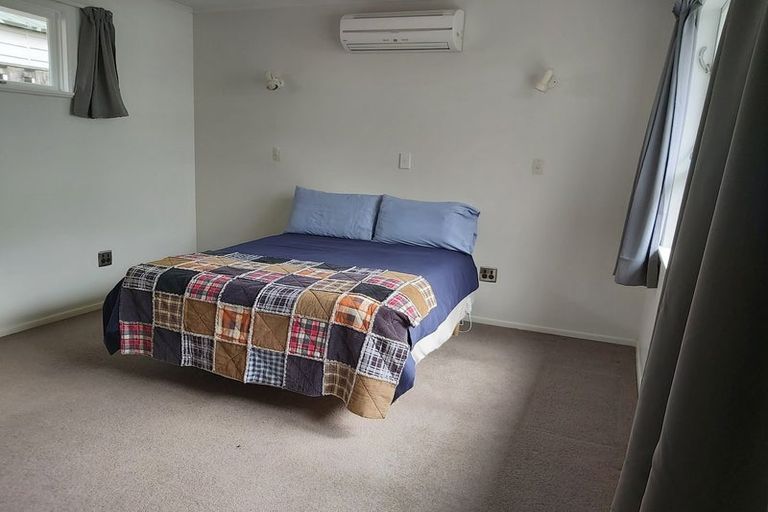 Photo of property in 92 Beazley Avenue, Paparangi, Wellington, 6037