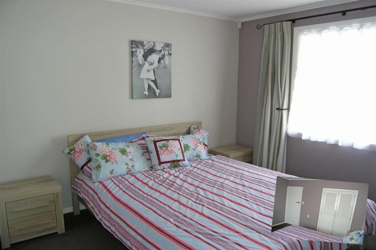 Photo of property in 2/1133 Fergusson Drive, Clouston Park, Upper Hutt, 5018