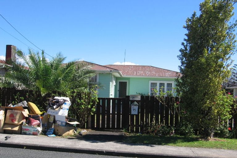 Photo of property in 95 Cobham Crescent, Kelston, Auckland, 0602