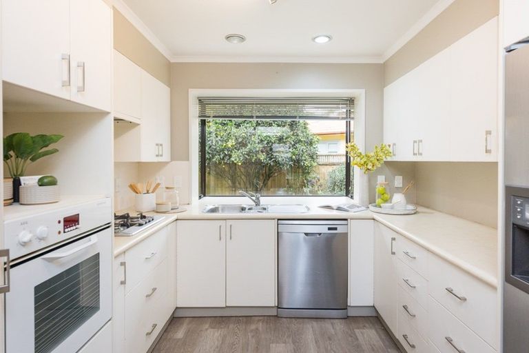 Photo of property in 8 Harrow Place, Hokowhitu, Palmerston North, 4410