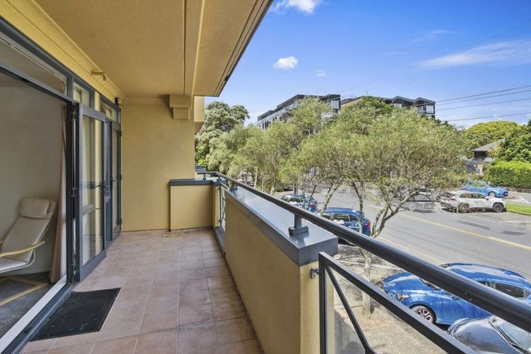 Photo of property in 2c/7-11 Bute Road, Browns Bay, Auckland, 0630