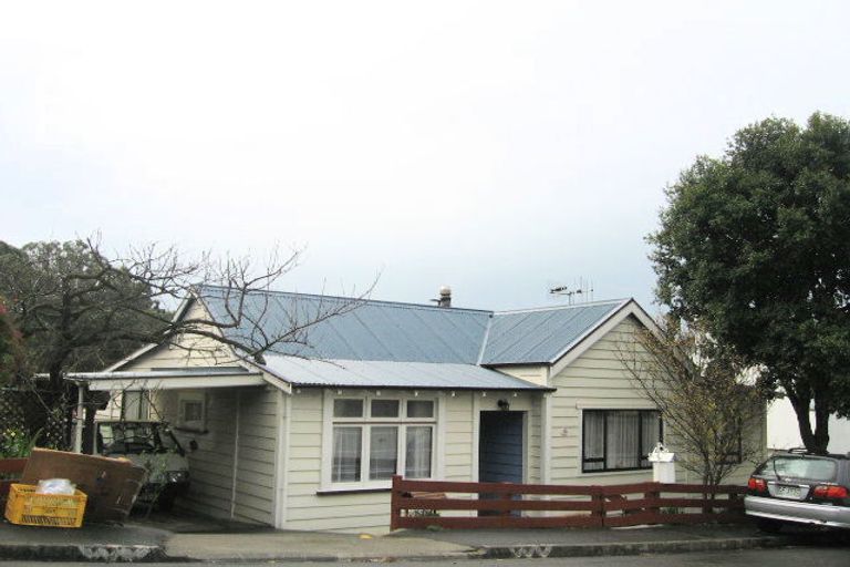 Photo of property in 28 Enfield Road, Hospital Hill, Napier, 4110