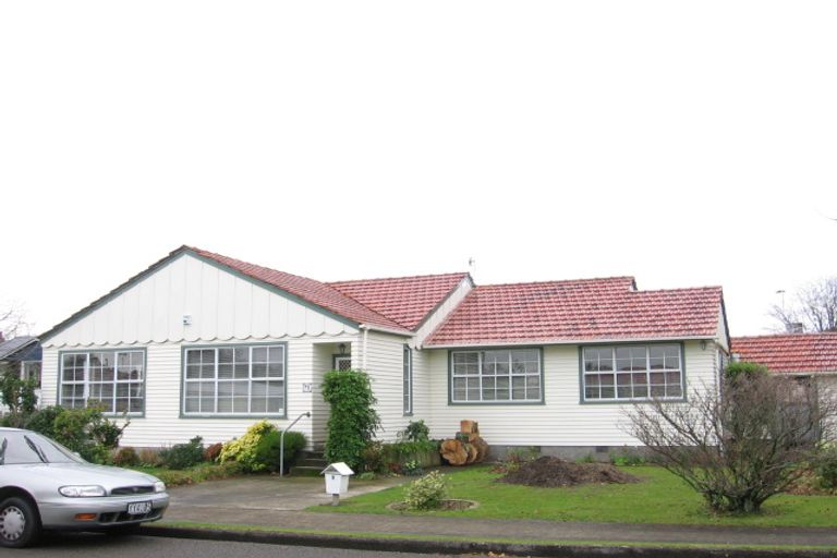 Photo of property in 1 Alton Place, Hokowhitu, Palmerston North, 4410
