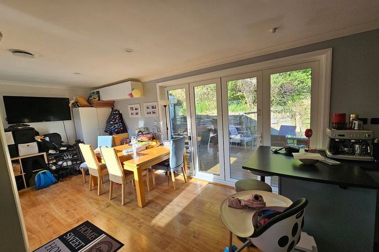 Photo of property in 1 Taylor Terrace, Tawa, Wellington, 5028