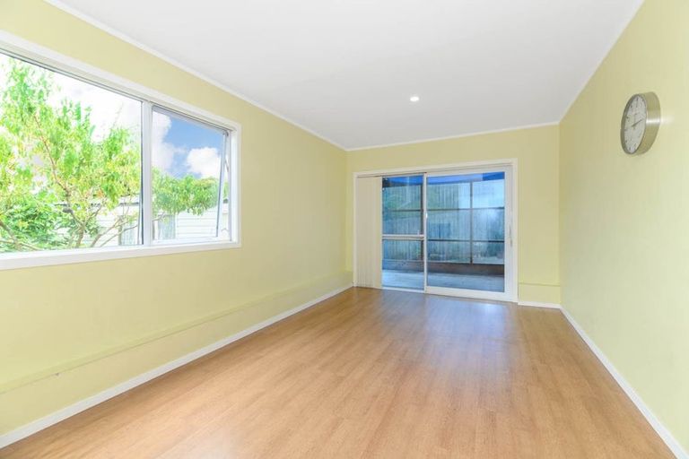 Photo of property in 7 Darcy Place, Massey, Auckland, 0614
