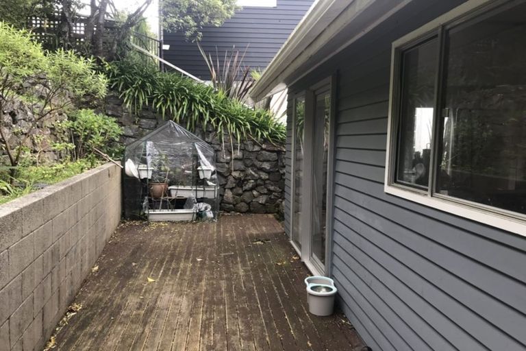 Photo of property in 70 Allington Road, Karori, Wellington, 6012