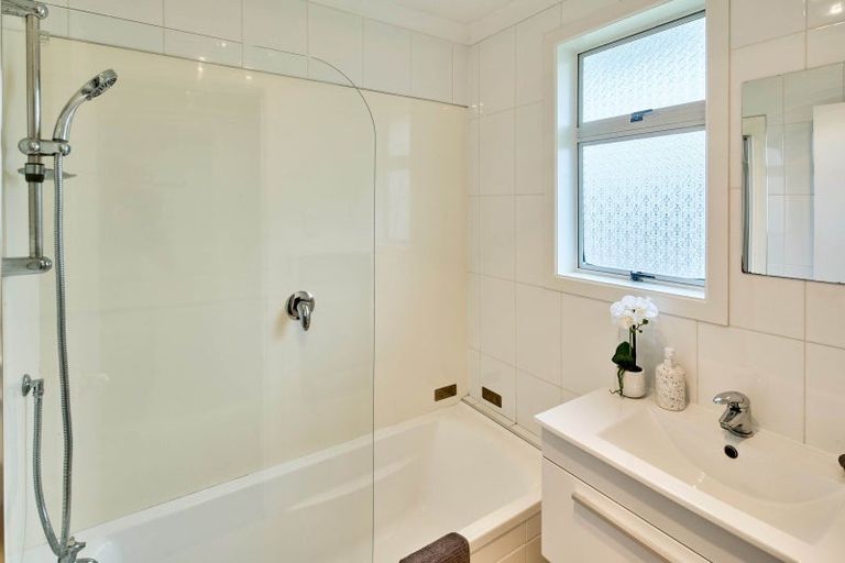 Photo of property in 7 Edelweiss Grove, Timberlea, Upper Hutt, 5018