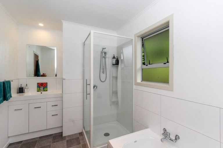 Photo of property in 27 Beaumont Crescent, Frankleigh Park, New Plymouth, 4310