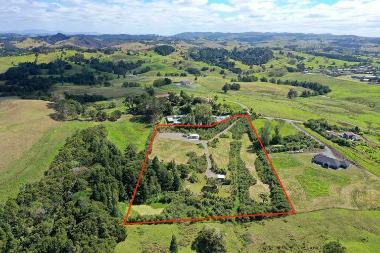 Photo of property in 147 Whaka Road, Maungaturoto, 0520