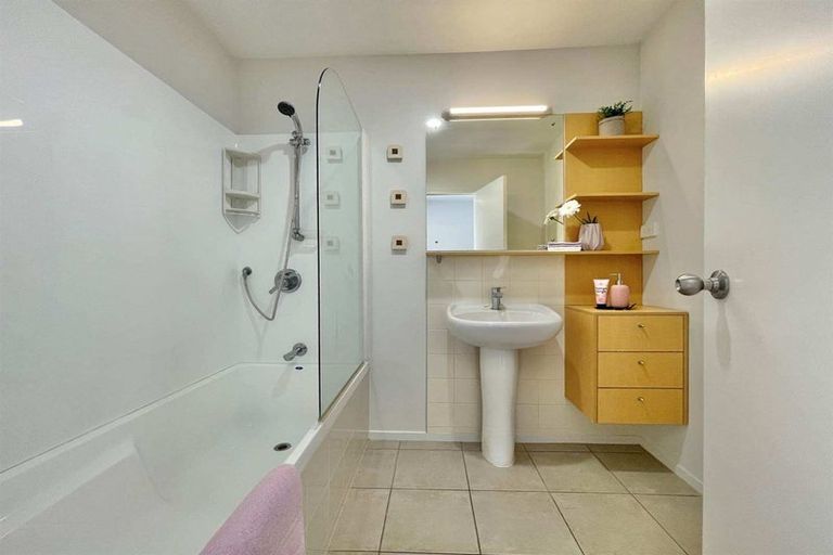 Photo of property in 16 Spalding Rise, Golflands, Auckland, 2013