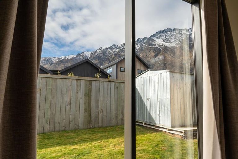 Photo of property in 10 Ward Street, Jacks Point, Queenstown, 9371