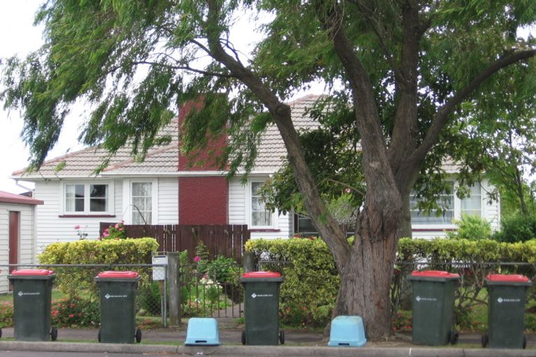Photo of property in 82 Riversdale Road, Avondale, Auckland, 1026
