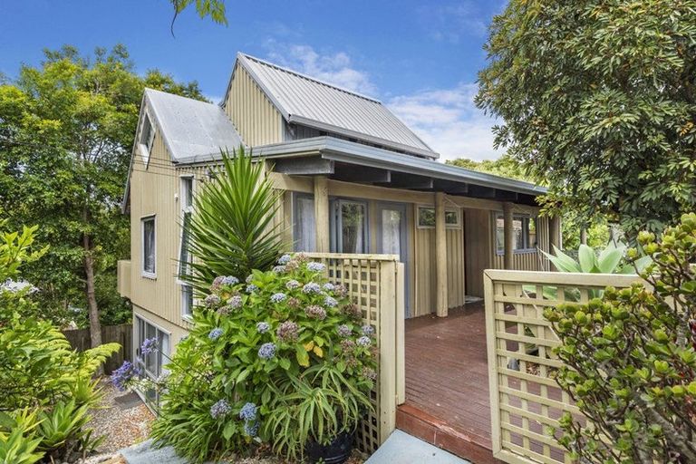 Photo of property in 9 Poplar Road, Stanmore Bay, Whangaparaoa, 0932