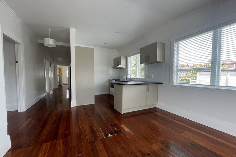 Photo of property in 29a Miro Street, New Lynn, Auckland, 0600