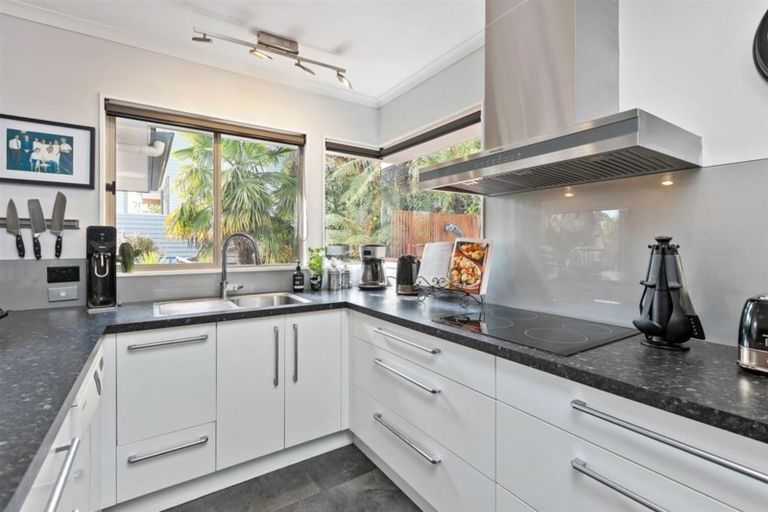 Photo of property in 52 Little John Drive, Bellevue, Tauranga, 3110