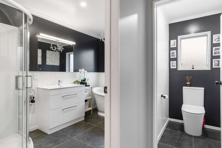 Photo of property in 5 Rosebank Avenue, Kelvin Grove, Palmerston North, 4414