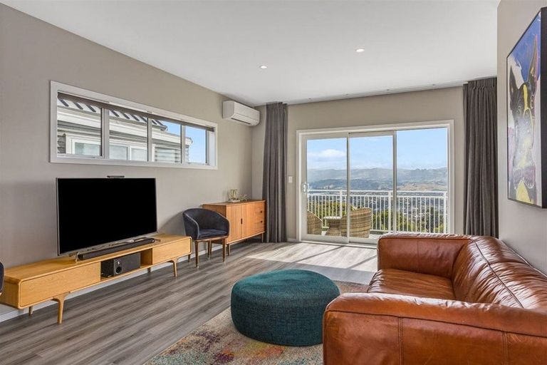 Photo of property in 8 Kopua Place, Whitby, Porirua, 5024