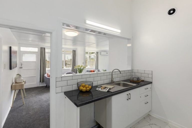 Photo of property in 35 Hanson Grove, Stokes Valley, Lower Hutt, 5019