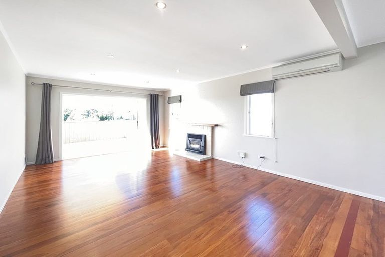 Photo of property in 1/77 Stanley Road, Glenfield, Auckland, 0629