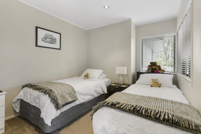 Photo of property in 29 Wiltshire Place, Somerville, Auckland, 2014