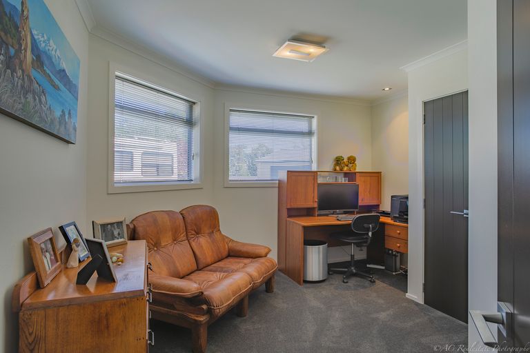 Photo of property in 49 Tancred Street, Geraldine, 7930