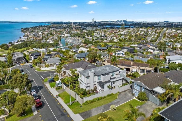 Photo of property in 1/64 Seaview Road, Castor Bay, Auckland, 0620