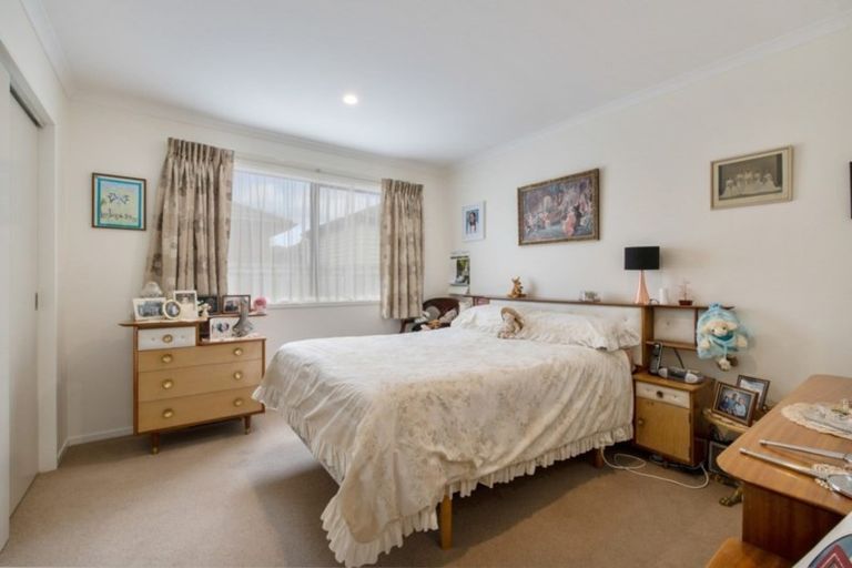 Photo of property in 8 Savage Crescent, Upper Hutt Central, Upper Hutt, 5018