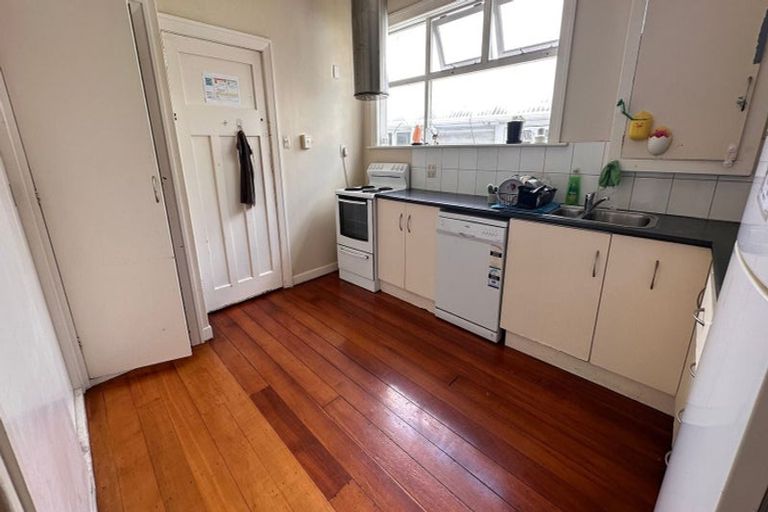 Photo of property in 1/17 Clifton Terrace, Kelburn, Wellington, 6012