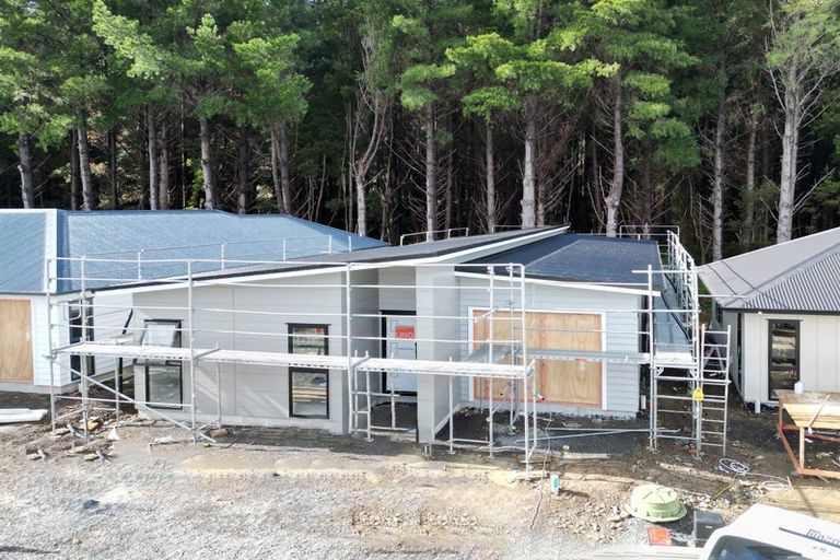 Photo of property in 21 Te Ara O Roimata, Wainuiomata, Lower Hutt, 5014