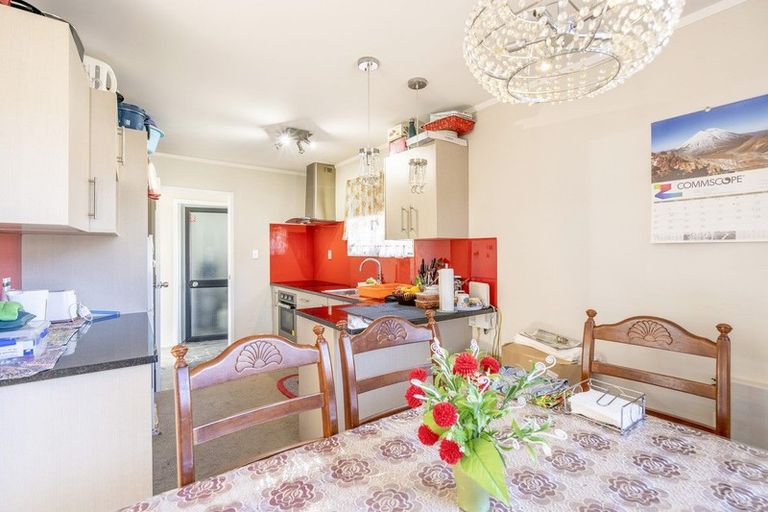 Photo of property in 2/19 Janese Place, Weymouth, Auckland, 2103