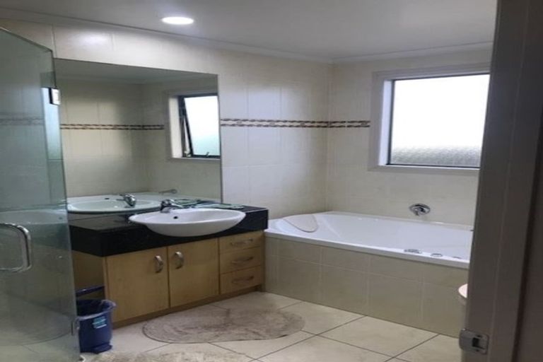 Photo of property in 19 Cambrian Crescent, Flat Bush, Auckland, 2016