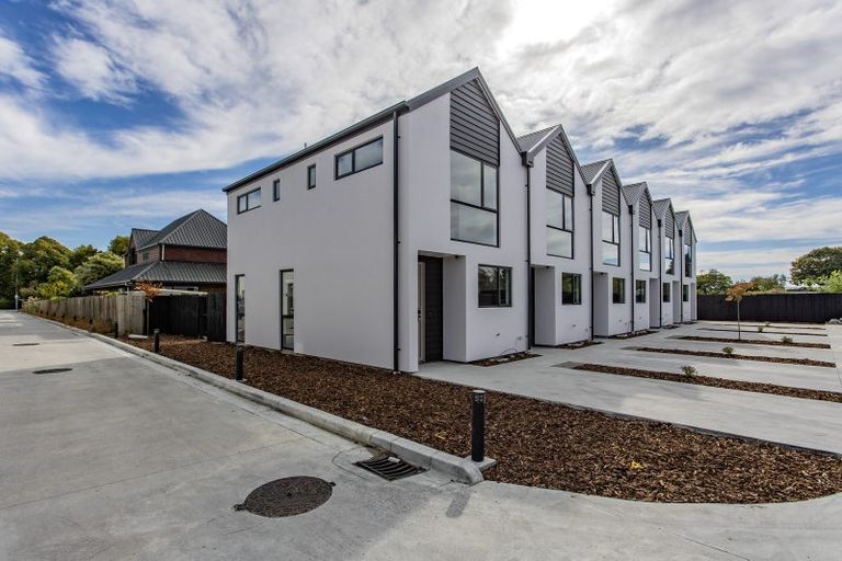 Photo of property in 9/29 Main Road South, Sockburn, Christchurch, 8042