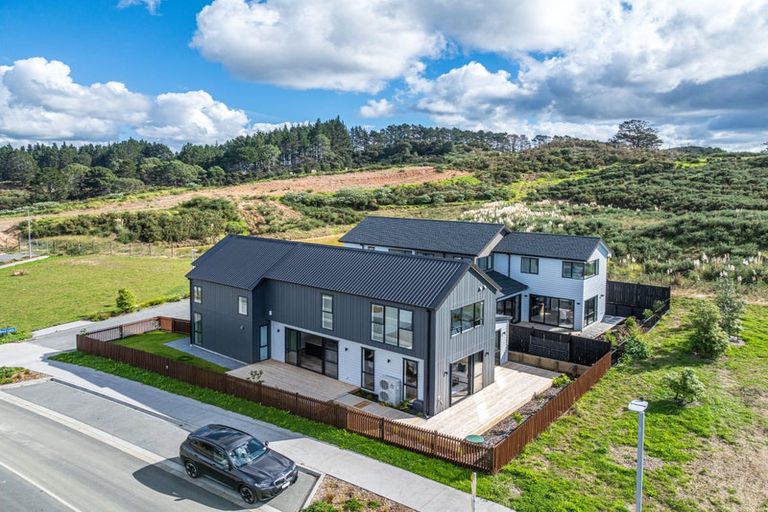 Photo of property in 2 Kauru Lane, Wainui, 0992