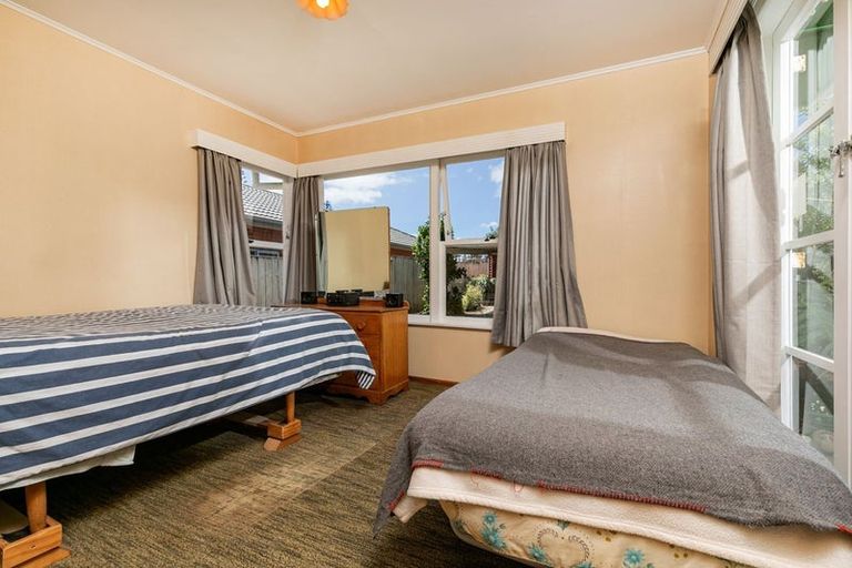 Photo of property in 11 Kingdale Road, Henderson, Auckland, 0610