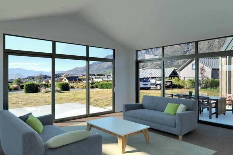 Photo of property in 2 Caithness Court, Jacks Point, Queenstown, 9371