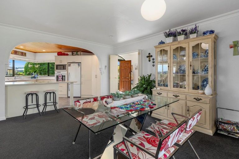 Photo of property in 70 Oteki Park Drive, Welcome Bay, Tauranga, 3112