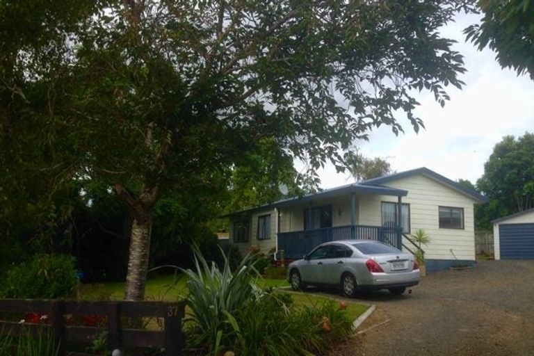 Photo of property in 37 Puriri Road, Pukekohe, 2120