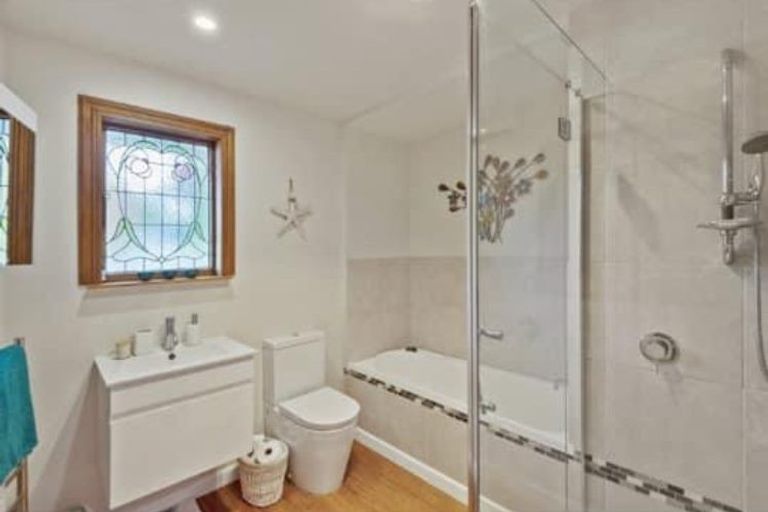 Photo of property in 9 Madeley Road, Mount Pleasant, Christchurch, 8081