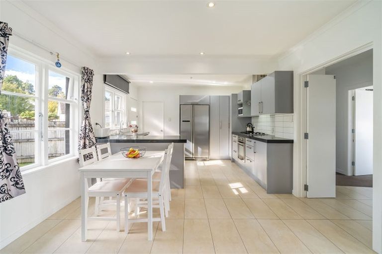 Photo of property in 1 Moeraki Road, Maoribank, Upper Hutt, 5018