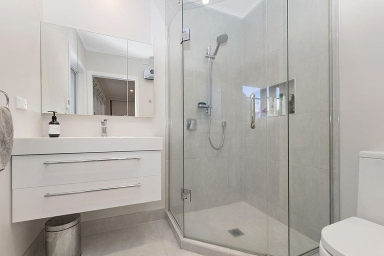 Photo of property in 14 Mayburn Road, Te Atatu Peninsula, Auckland, 0610