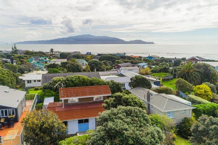 Photo of property in 47 William Street, Waikanae Beach, Waikanae, 5036