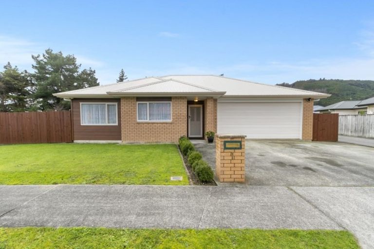 Photo of property in 1 Woodland Grove, Wainuiomata, Lower Hutt, 5014
