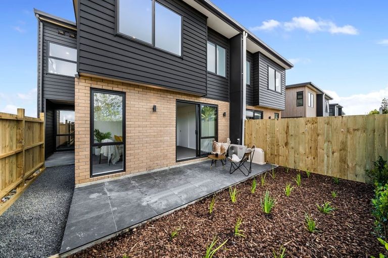 Photo of property in 8 Monstedt Terrace, Windsor Park, Auckland, 0632