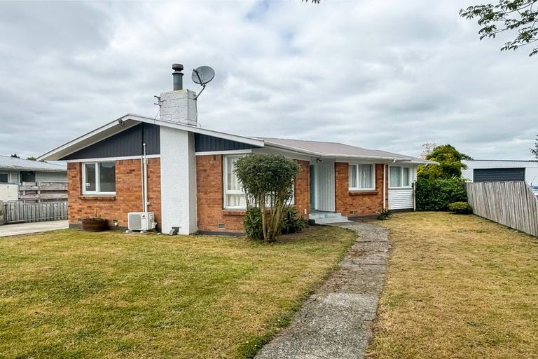 Photo of property in 77 Collins Road, Melville, Hamilton, 3206
