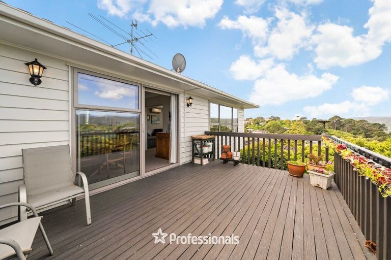 Photo of property in 73 Tirohanga Road, Tirohanga, Lower Hutt, 5010
