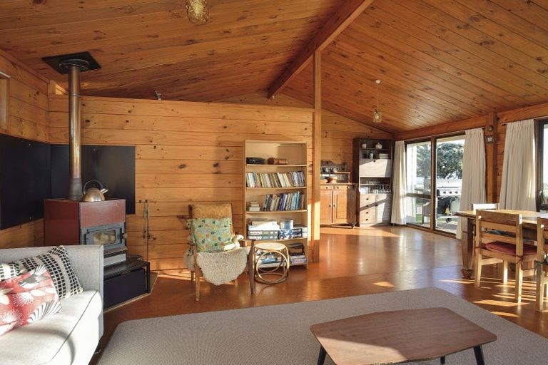 Photo of property in 11 Moana Drive, Mahia, 4198