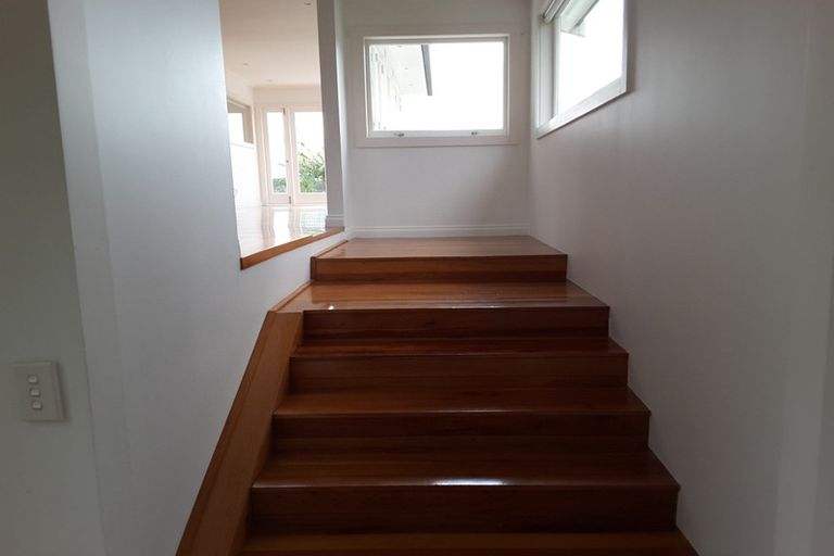 Photo of property in 2/128 Aberdeen Road, Campbells Bay, Auckland, 0620