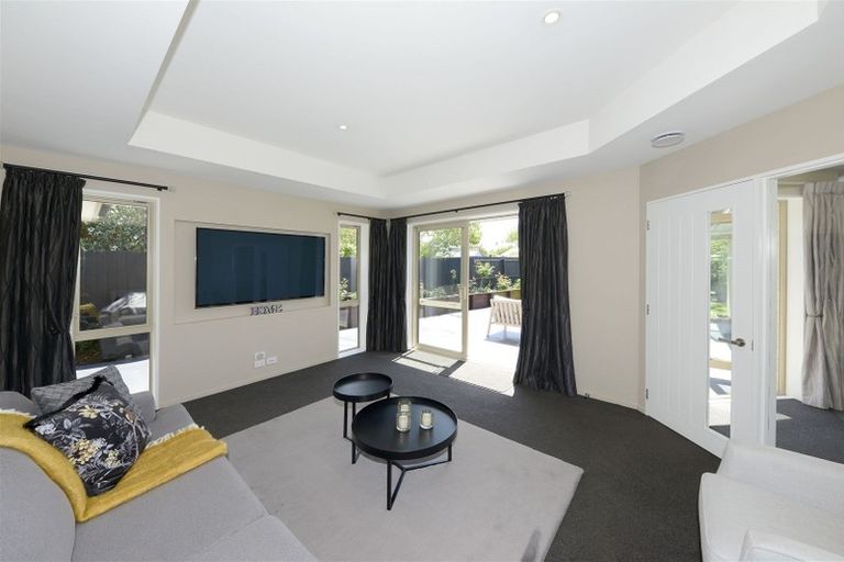 Photo of property in 8 Seagrave Place, Ilam, Christchurch, 8041