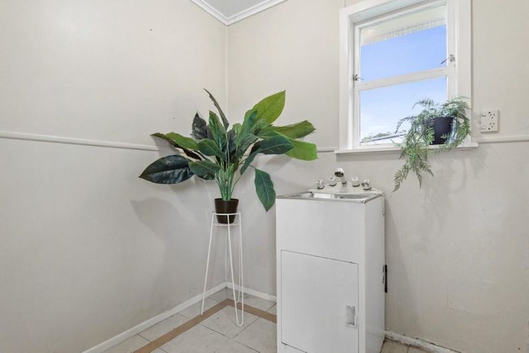 Photo of property in 72 Blakeborough Drive, Forrest Hill, Auckland, 0620