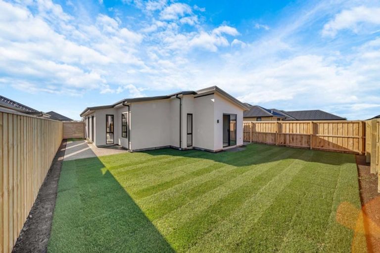 Photo of property in 21 Ellmers Street, Woodend, 7691